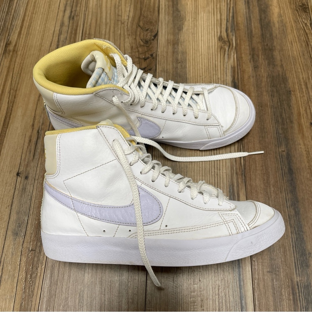 Nike big kids Easter 🐣 Yellow and White Blazers size 6.5